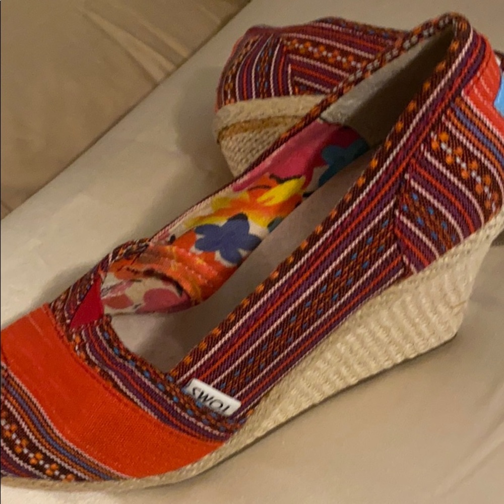Multi color wedge shoes
